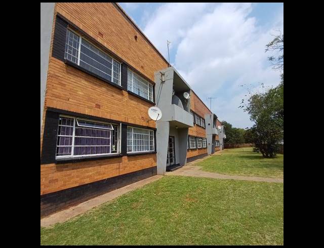 1 BEDROOM FLAT FOR SALE IN MEYERTON CENTRAL